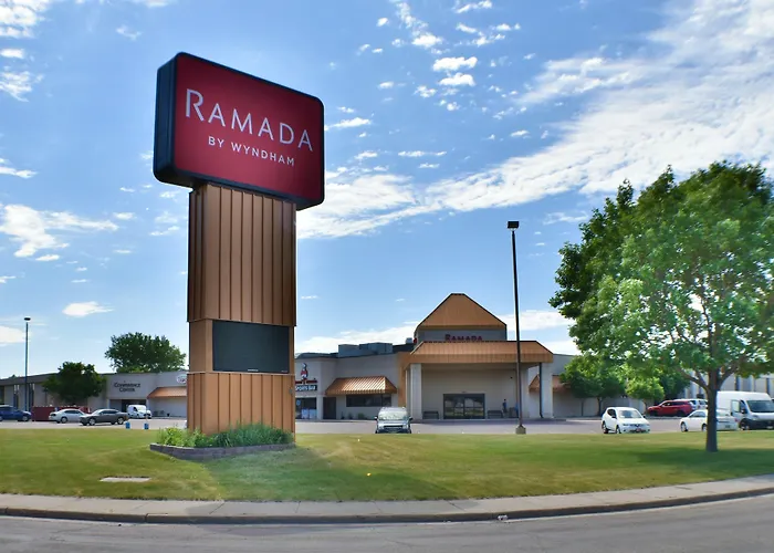 Ramada By Wyndham Sioux Falls Airport - Waterpark Resort & Event Center